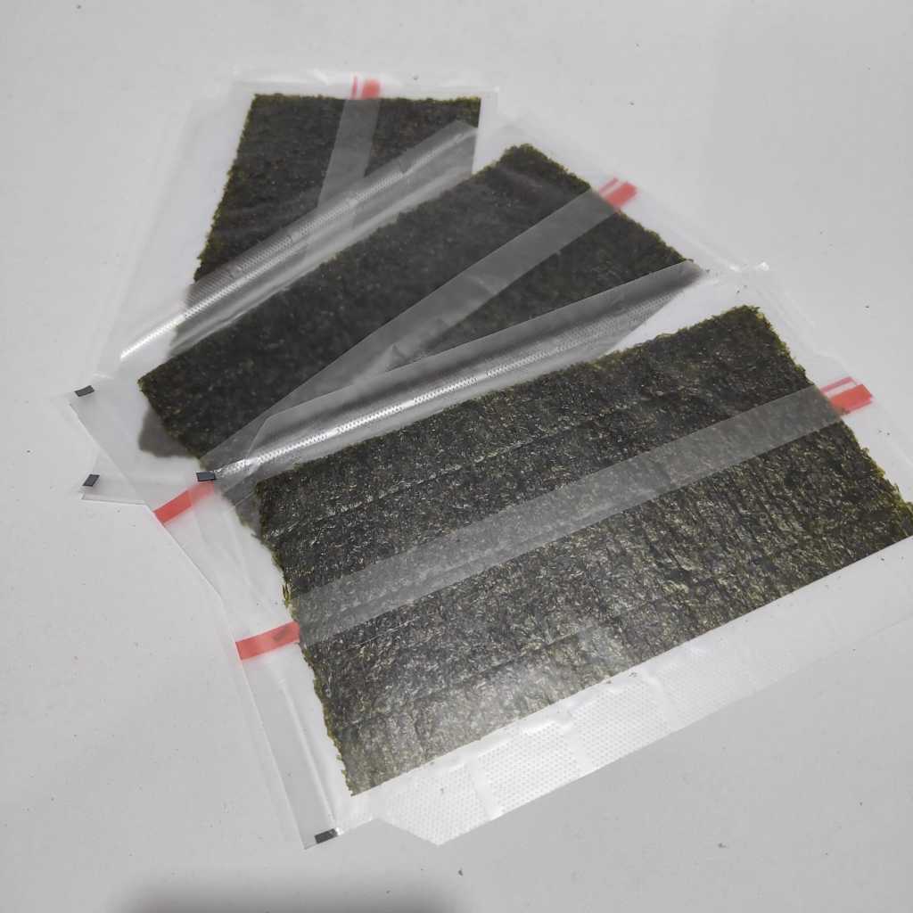 

RB Maru Nori Onigiri Wrapper 100 Lembar - Triangle Sushi Nori Wrap Sheets Seaweed Premium 100s