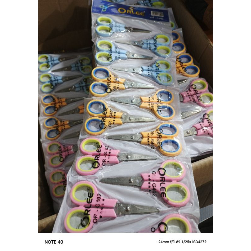 

(1 renteng 12 pcs) Gunting kecil. super tajam