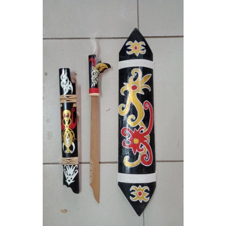 PAKET MANDAU + PERISAI TAMENG KAYU ULIN KHAS DAYAK KALIMANTAN HIASAN DINDING MANDAU PACKAGE + IRONWO