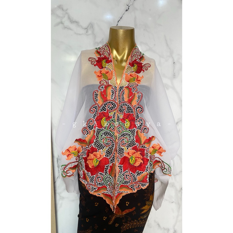KEBAYA BORDIR BUNGA PUTIH/KAIN KEBAYA/KEBAYA BALI