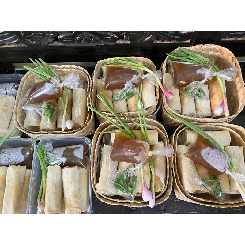 

LUMPIA REBUNG UDANG isi 10 dikemas dengan Besek
