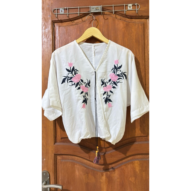 Blouse atasan wanita putih bordir