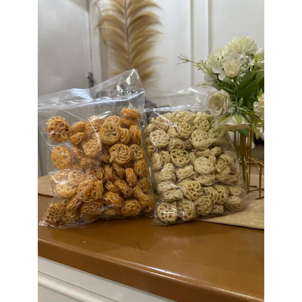

Sebring Rafael Ceumilan KangKupuk Kemasan Plastik aroma daun jeruk rasa pedas dan original asin ready stock