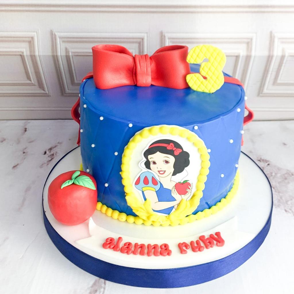 

Kue Ulang Tahun/Birthday Cake/Kue Ultah Tema snow White/Kue birthday jakarta