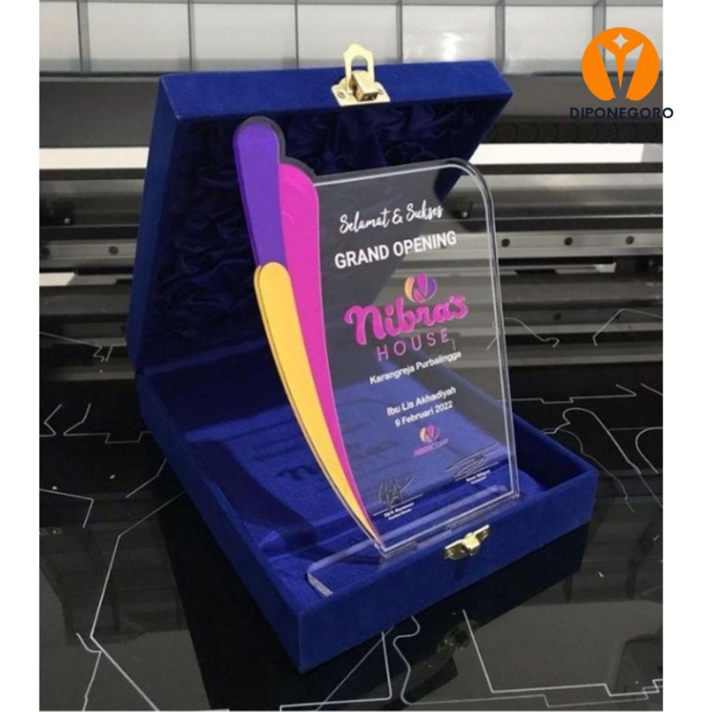 PLAKAT AKRILIK PLUS BOX "SEHARI SELESAI" Plakat Custom Sehari Jadi