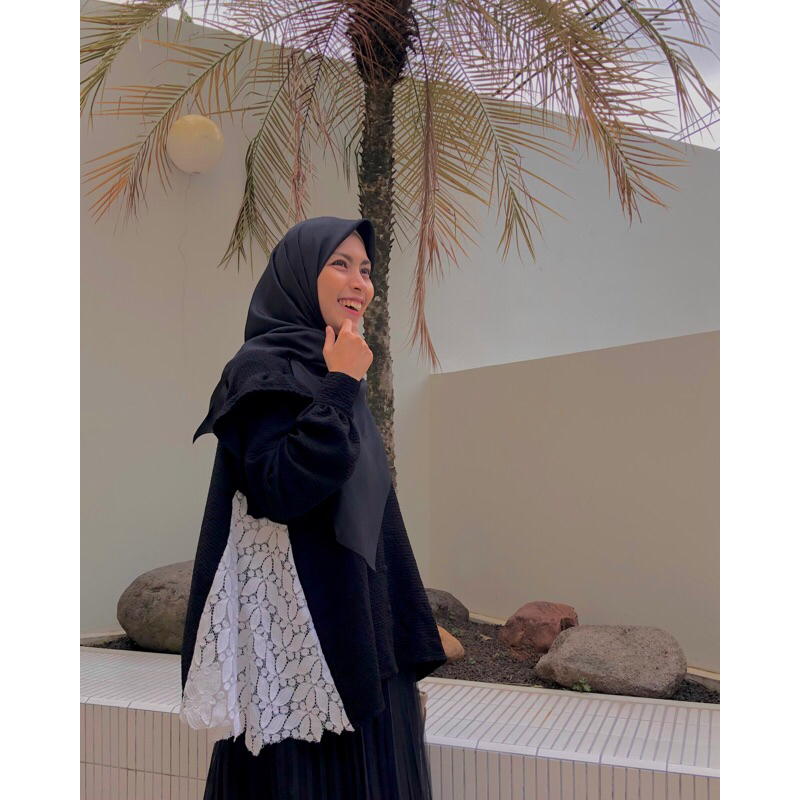 Atasan Blouse Mix Brokat Prada Hitam Putih