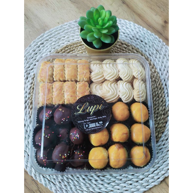 

Kue kering lupi 4 rasa