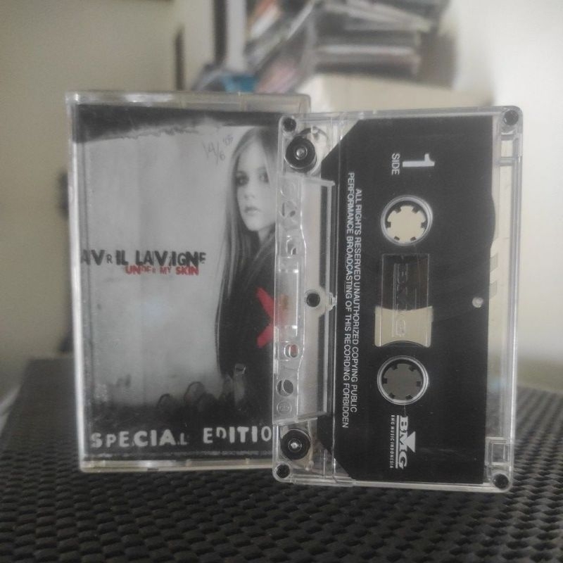 Kaset Pita Avril Levigne - Under My Skin