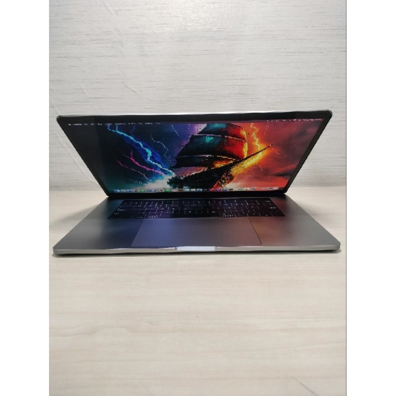 Macbook Pro 2017 15 inch Core i7 2.8GHz Touchbar 16/256 Vga Radeon Pro