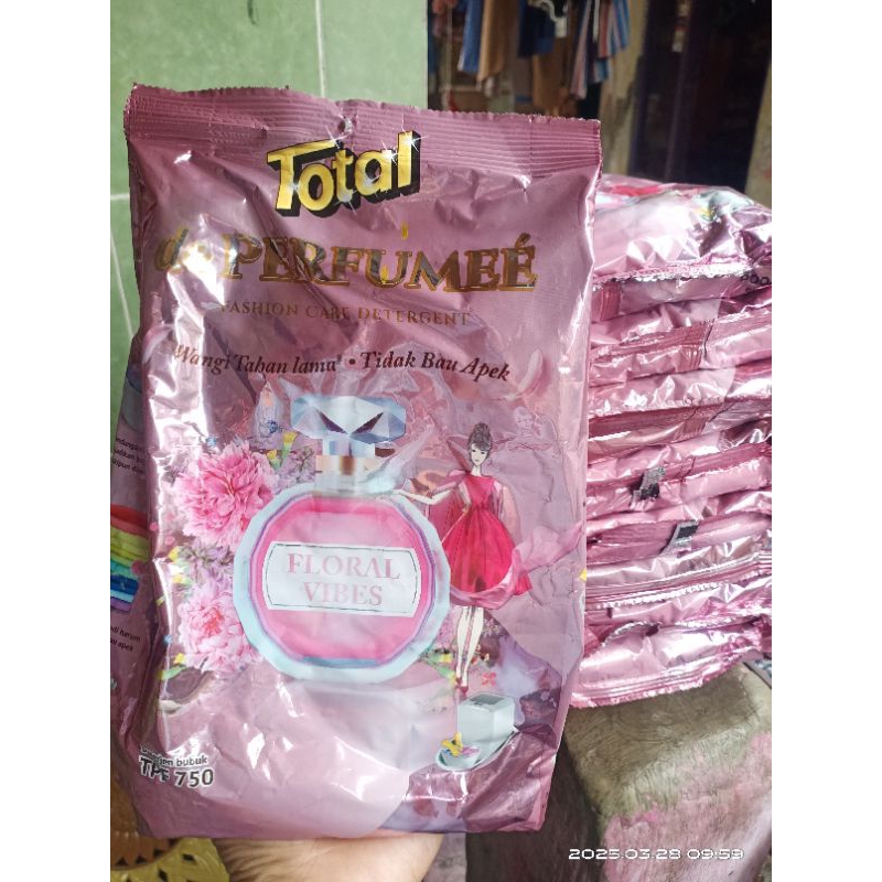 Total De Perfumee Total Detergent Bubuk 750
