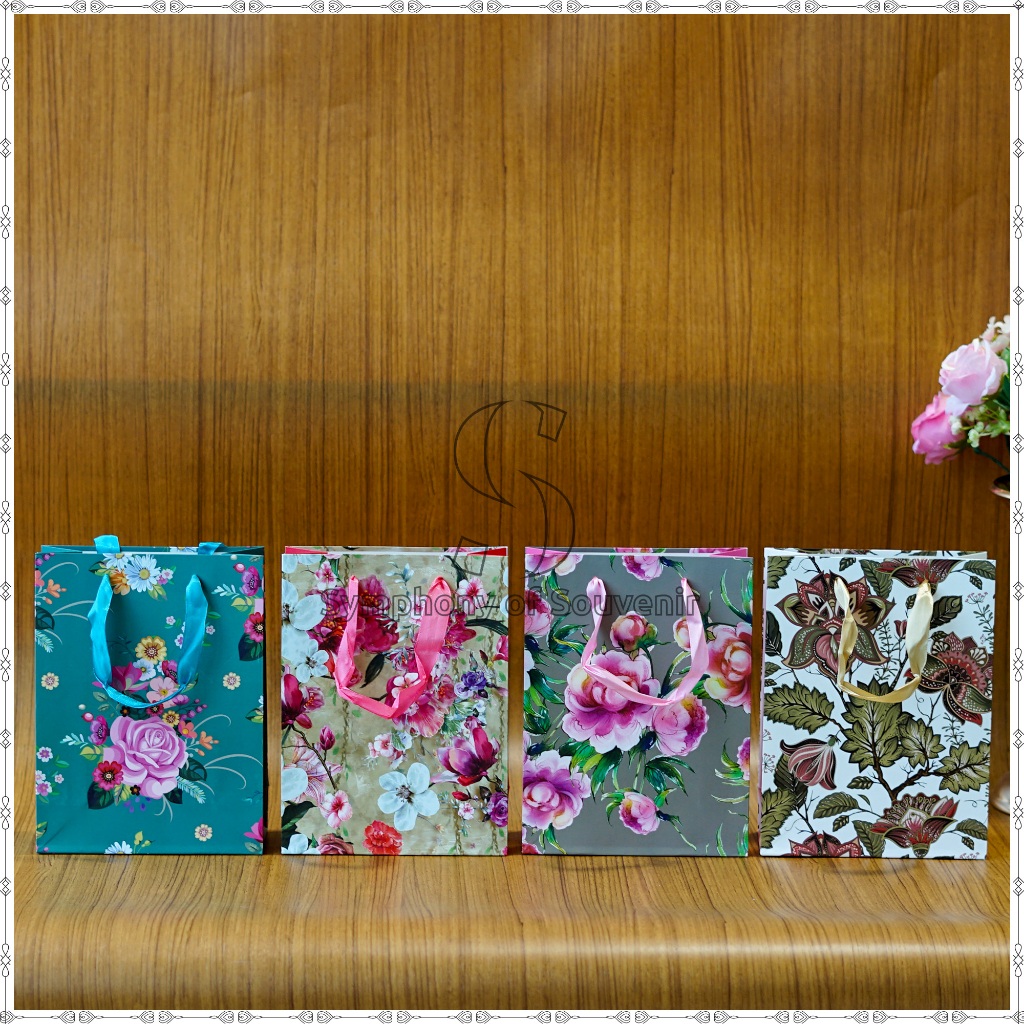 

Paper Bag Motif Bunga | Tas Belanja | Tas Souvenir | Tas Hampers | Goodie Bag