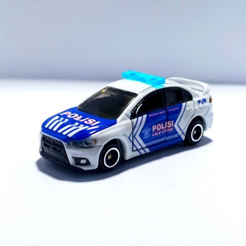 Diecast skala 1/64 miniatur tomica mitsubishi lancer evolution x kastem mobil polisi indonesia patwa