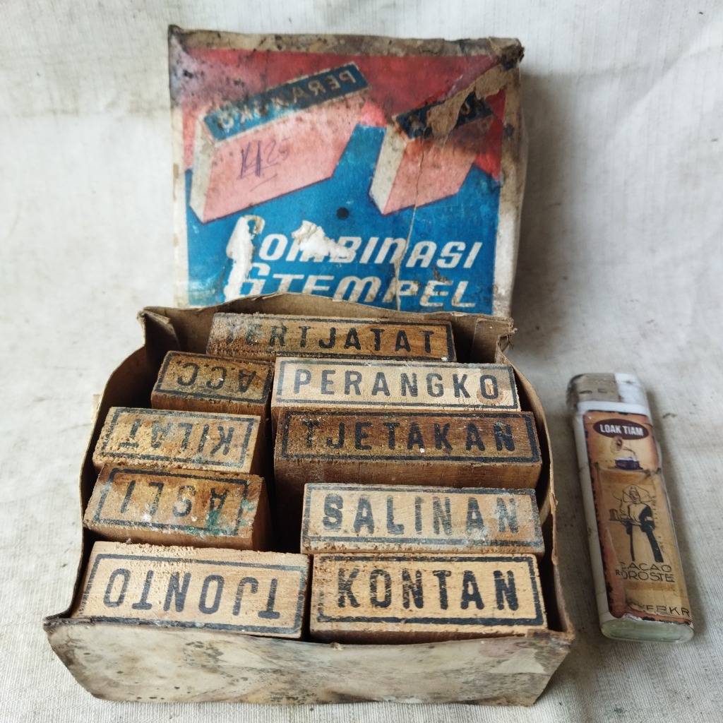 Pajangan Vintage NOS Combinasi Stempel Kayu Lawas