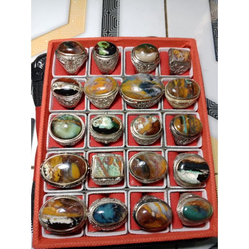 cincin batu pancawarna Garut