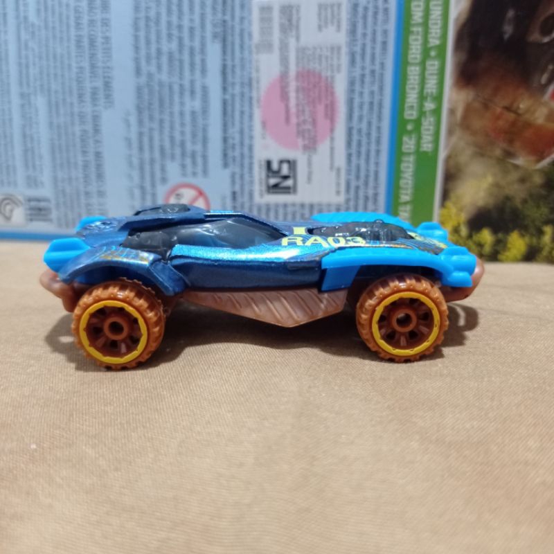 Hot Wheels Dune-A-Soar (Gift Pack HW Remote Adventures 2024)