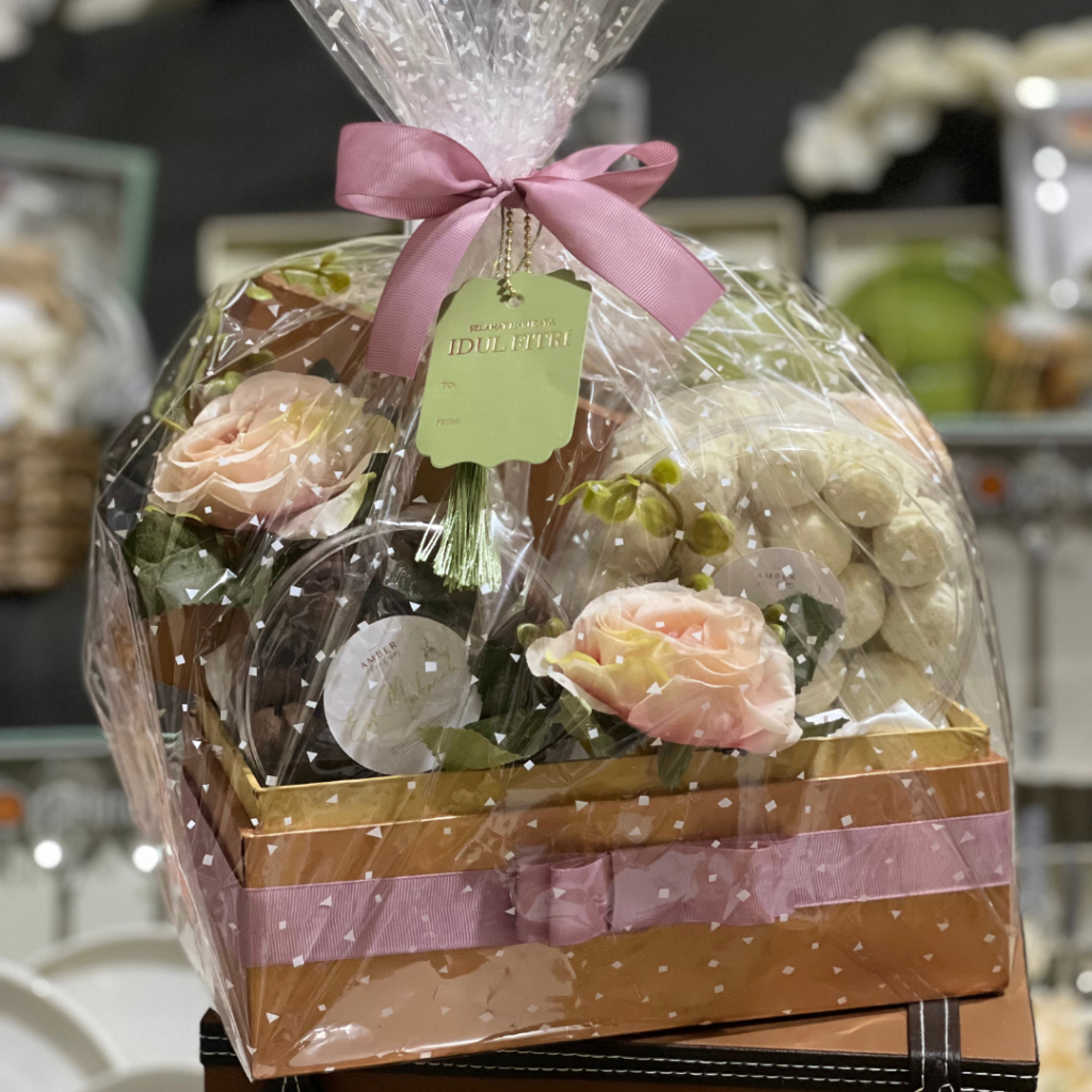 

Hampers kue kering cantik hadiah idul fitri by Maxwell Flowers