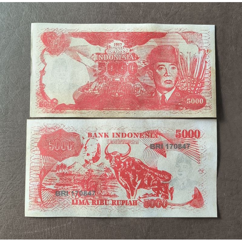 Uang souvenir sukarno melengkung pecahan 5000 tahun 1957 gambar banteng dan petani naik kerbau berse