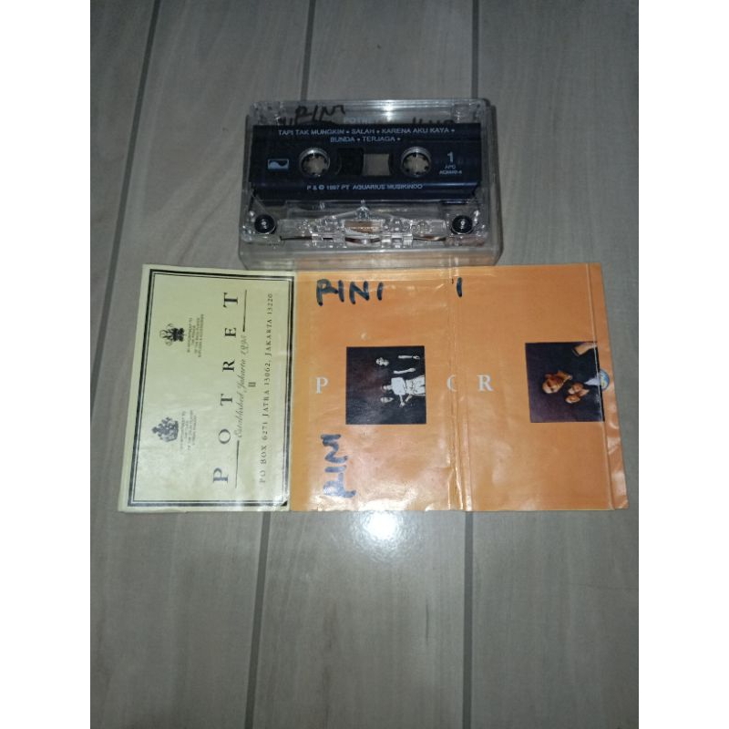 kaset pita potret
