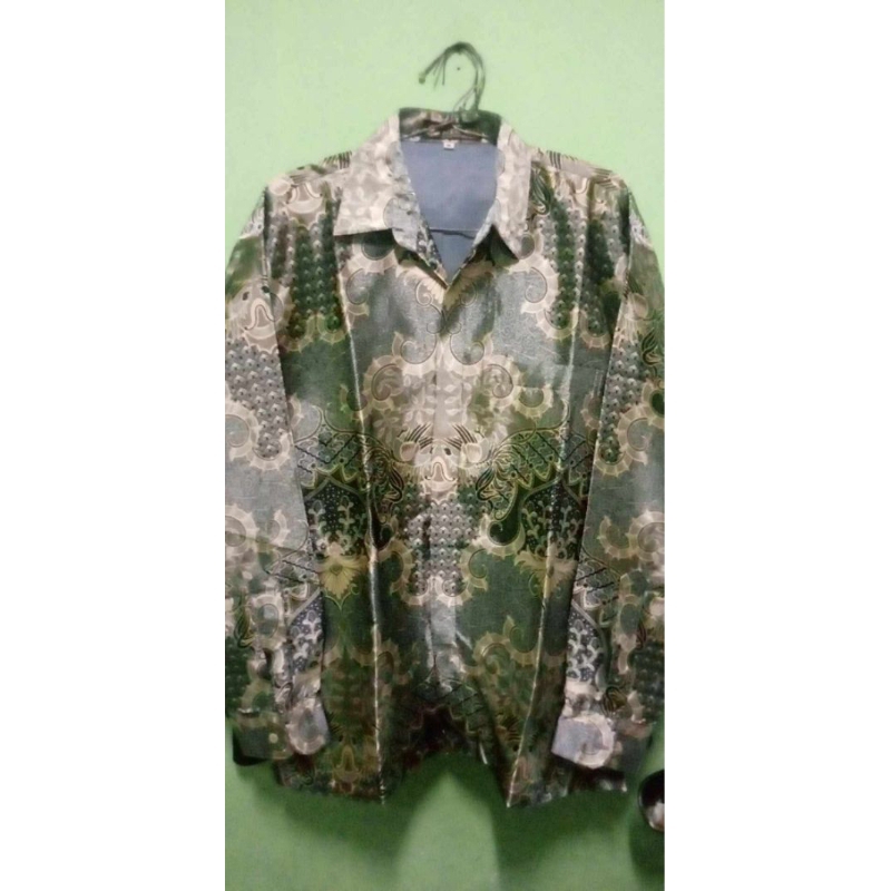 Kemeja Batik Pria Satin/Kemeja Batik Solo Lengan Panjang (Preloved)