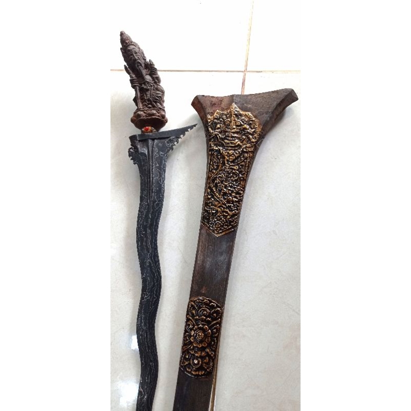 Keris Bali pamor kulit semangka gagang kayu
