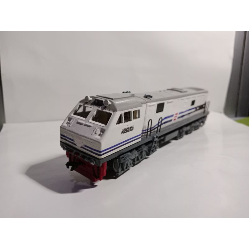 Miniatur Lokomotif Cc 203 Agung craft
