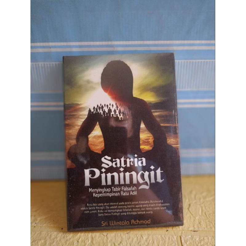 SATRIA PININGIT MENYIKAP TABIR FALSAFAH KEPEMIMPINAN RATU ADIL by Sri wintala achmad