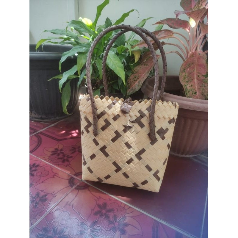 

Tas Souvenir Hajatan Snack Anyaman Hampers