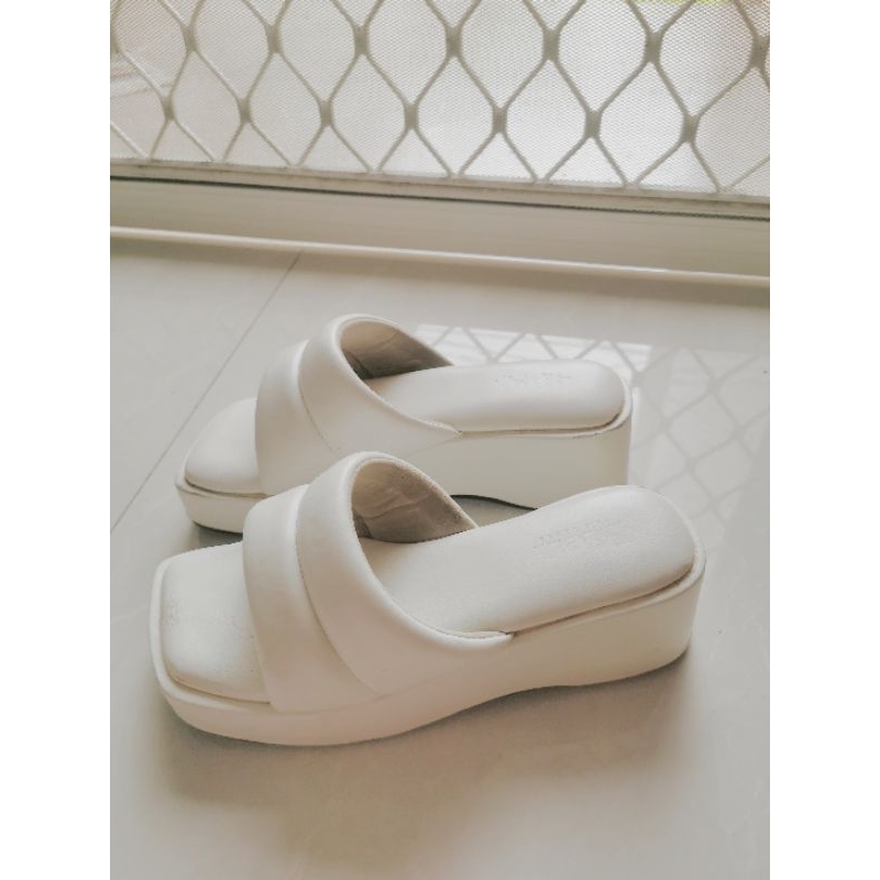 Bien Bali - Size 40 Like New