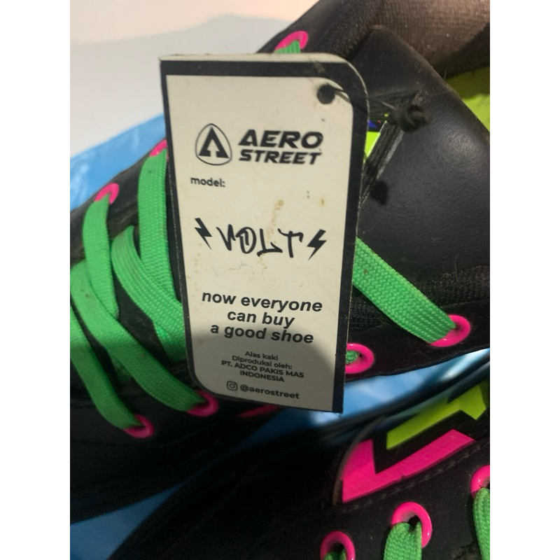 Aerostreet Volt Hitam Low