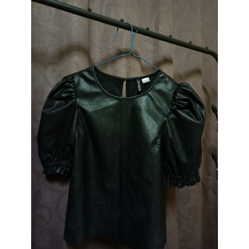 [ BAJU PRELOVED ] Black H&M Leather Top Atasan Blouse Wanita