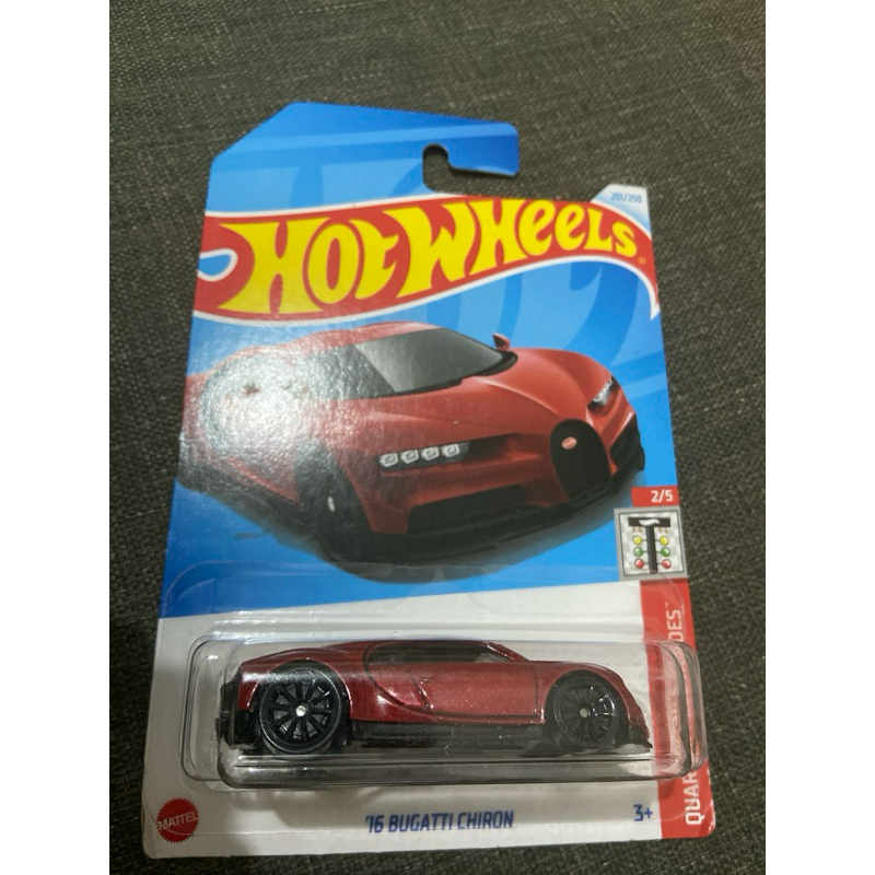 Hotwheels HW 16 bugatti chiron red merah