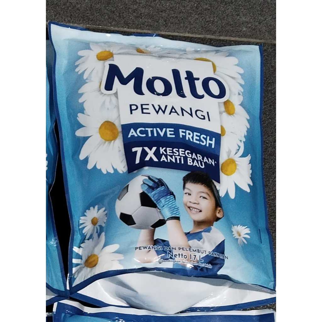 molto pewangi dan pelembut pakaian ukuran 1.7 liter