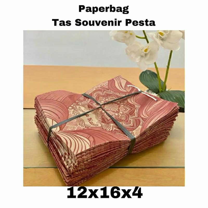 

paper bag UK. 12x16x4. tas sovenir pernikahan atau pesta. 50/100 pcs.