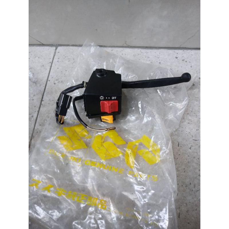 HOLDER KANAN SUZUKI CRYSTAL .RC100 ORIGINAL NOS SGP