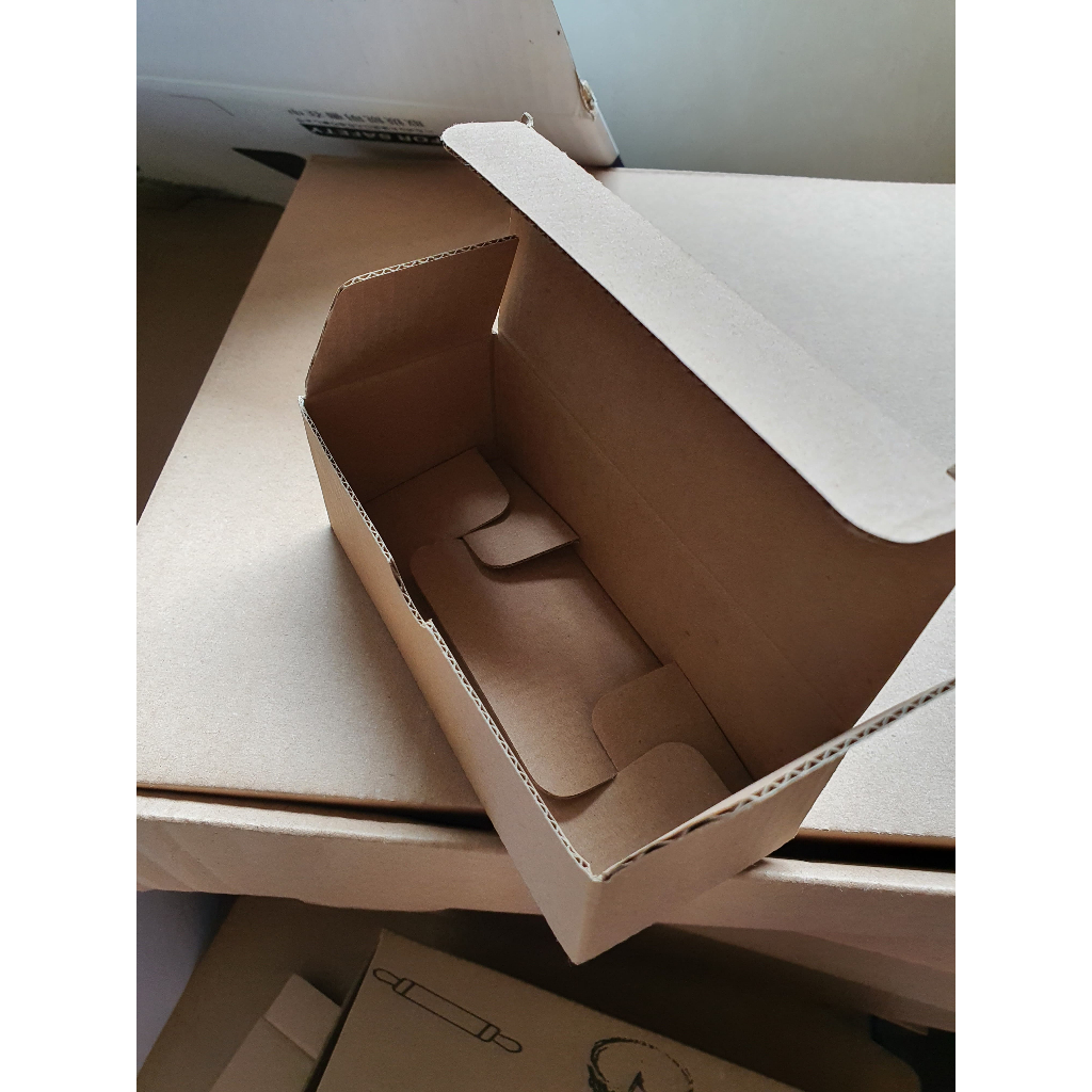 

Kardus Model Flip Top polos ukuran 11,5x4x3 cm