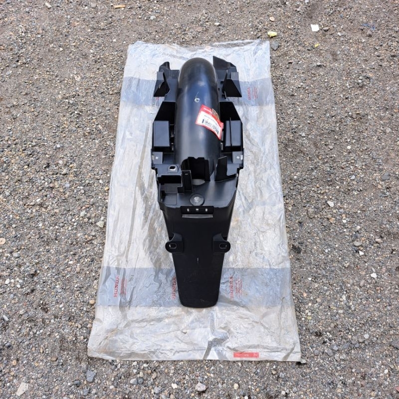 Slebor belakang spakbor belakang honda karisma 125D Original ahm Honda 80100-KPH-881