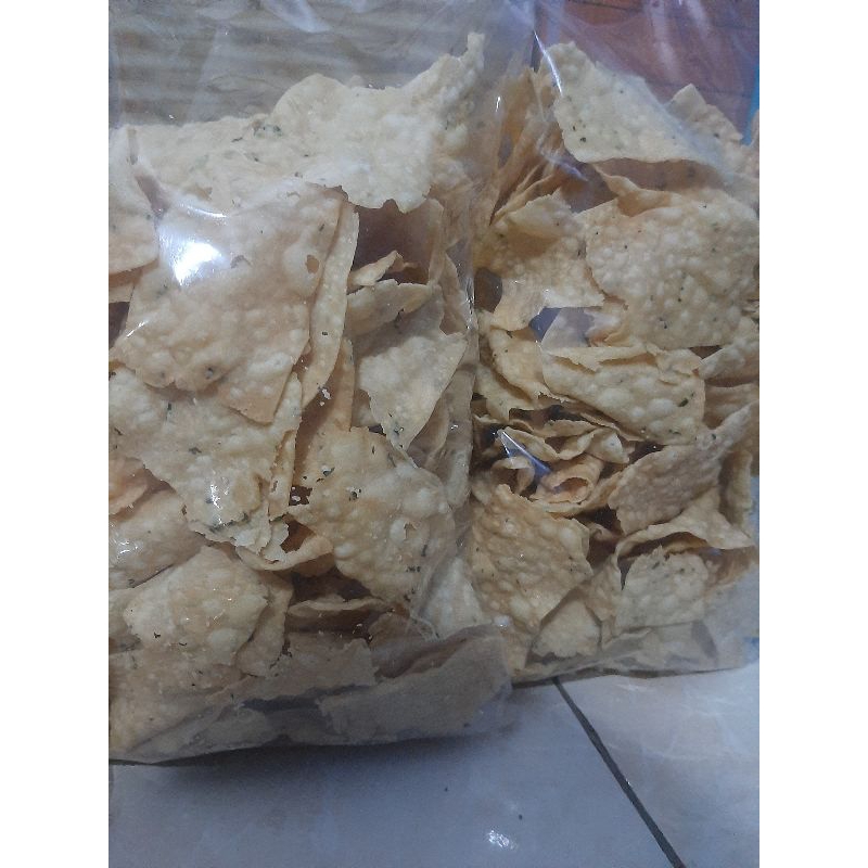 

keripik atau pangsit bawang renyah