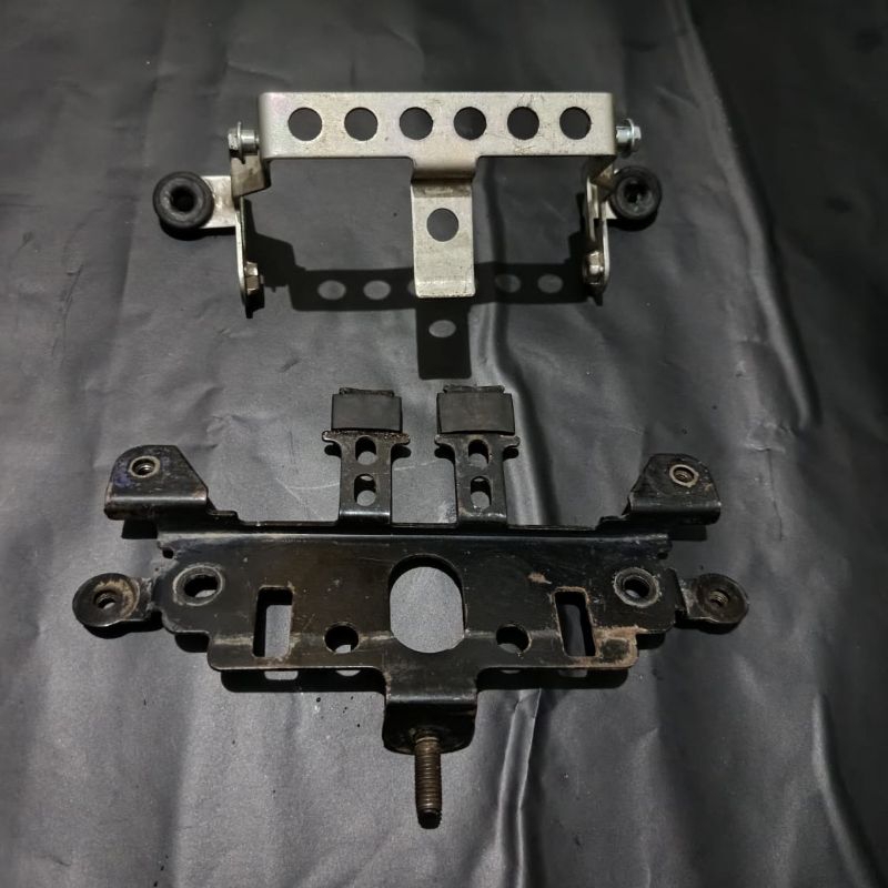 Braket Jok Tangki YAMAHA R15V3 VVA Original Copotan