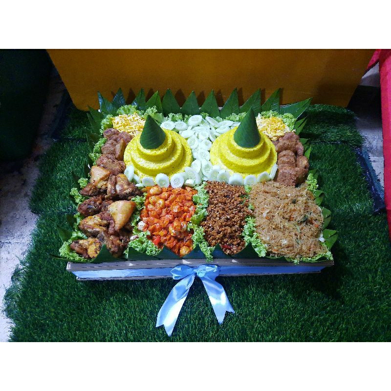 

Nasi Tumpeng
