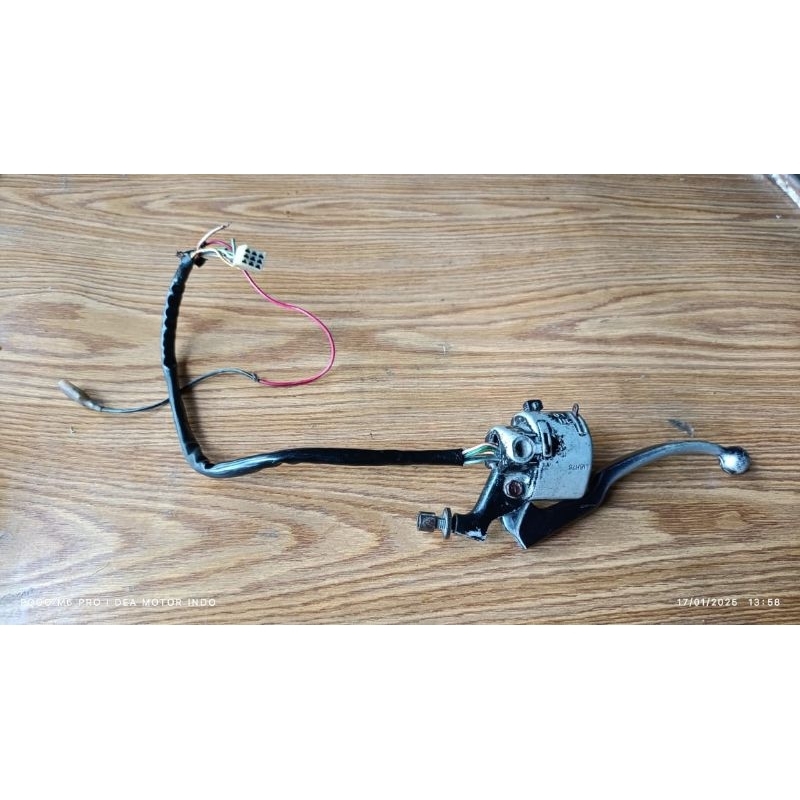saklar/ holder kiri  suzuki GP 100/ trs/ trs/gt 100/ holder kiri lampu sein