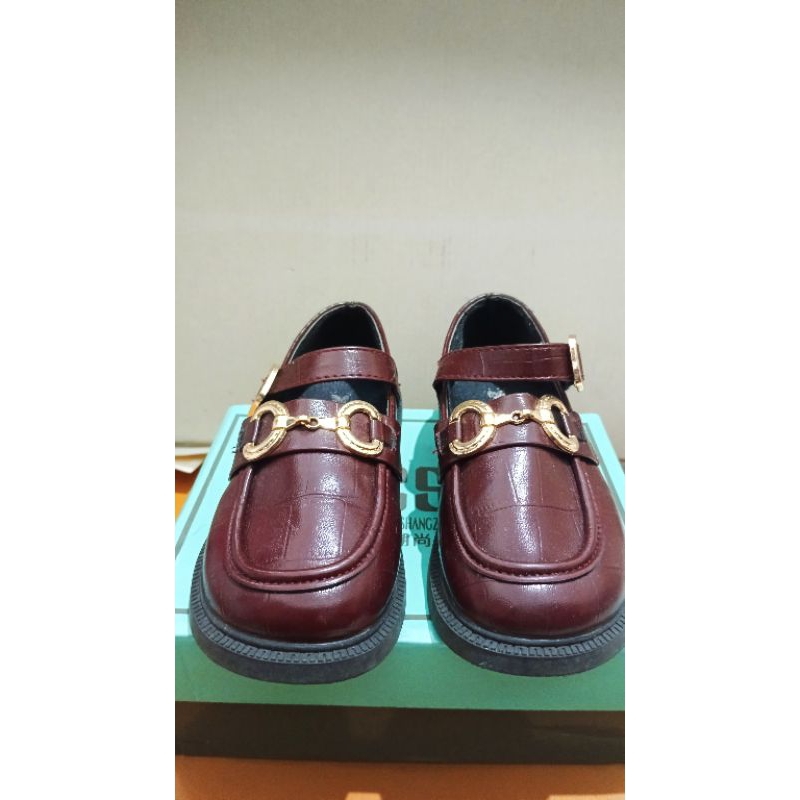Sepatu anak perempuan cantik