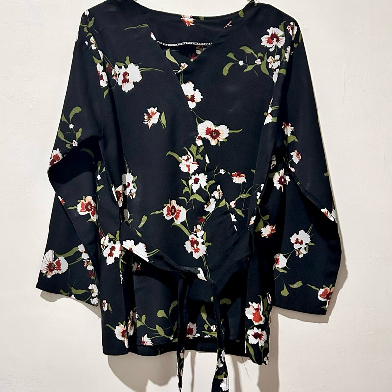 [Preloved] Atasan Blouse Korea Wanita Motif Bunga