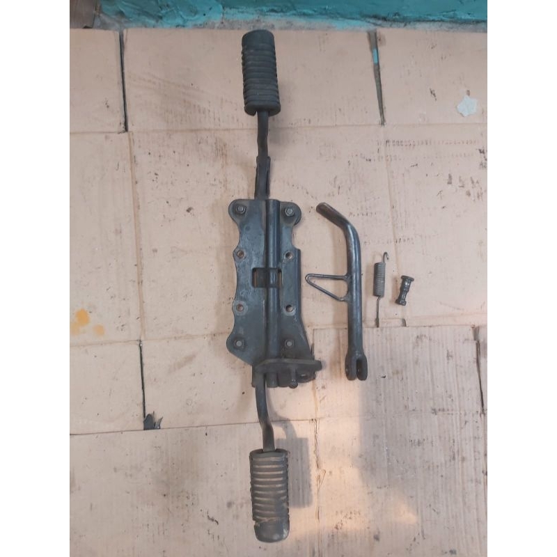 Foostep depan/pijakan kaki supra x 125 dd ori copotan