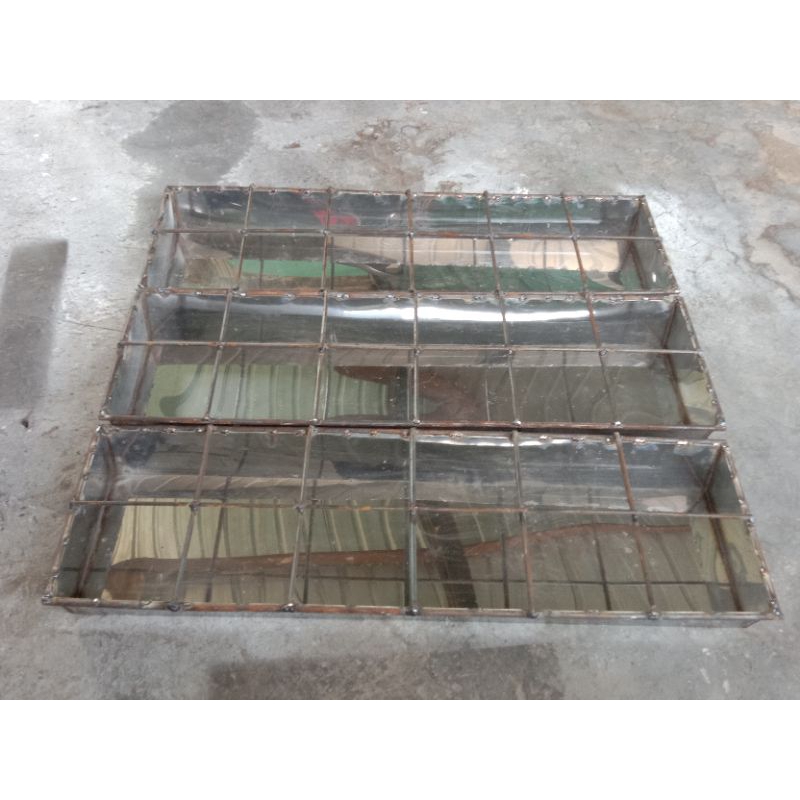 wadah pakan anak babi /genjik