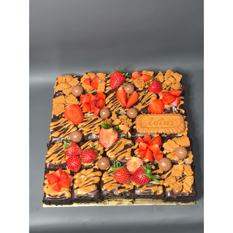 

Custom Brownie 22x22