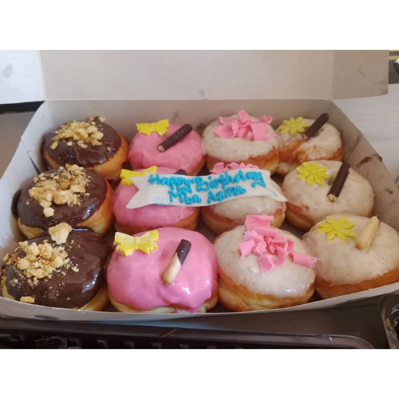 

Donat ucapan 1lusin ukuran sedang