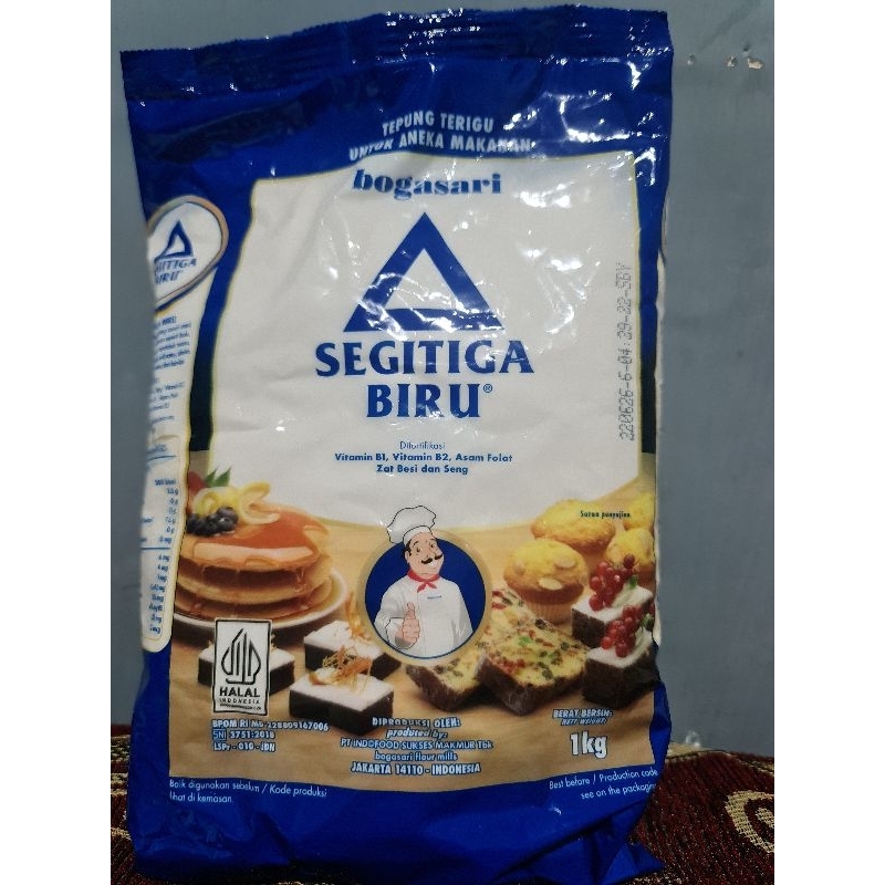 

Tepung Terigu Segitiga Biru 1 Kg