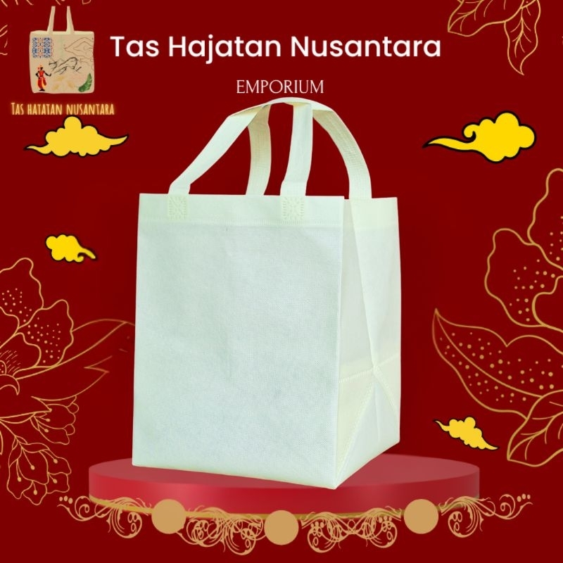 

(1 PACK = ISI 60 Pcs) Tas Spunbond Press Super Tebal 80gsm - Tas Hajatan Nusantara (Ukuran BOX 22) - Harga per 1 Pack