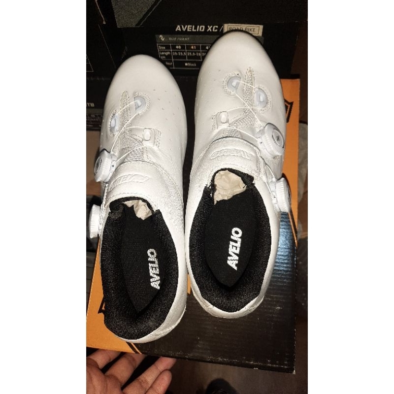SEPATU AVELIO ROADBIKE CARBON BLACK/PUTIH