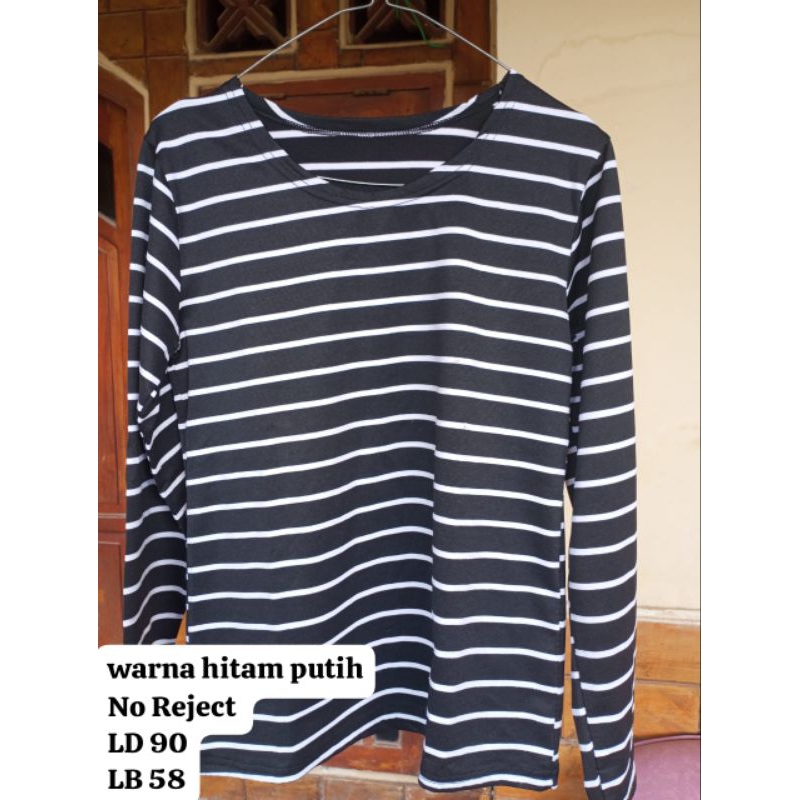 kaos hitam garis garis